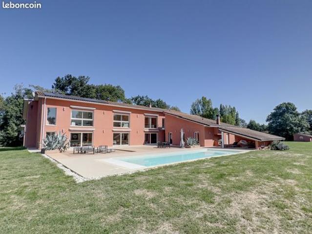 Propriété 9 pièces 365 m²