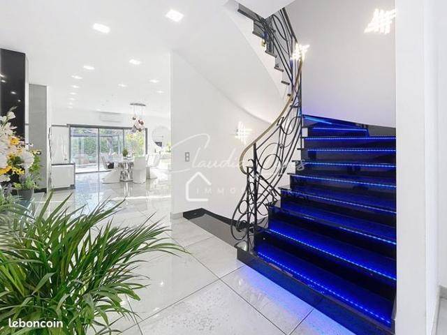 Propriété 9 pièces 368 m²