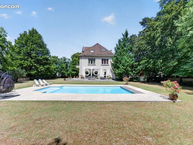 Propriété 9 pièces 369 m²
