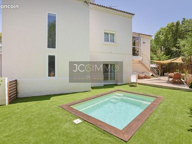 Propriété 9 pièces 363 m²