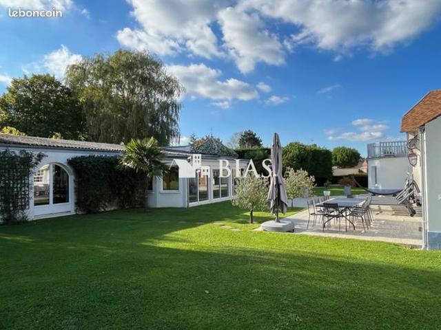 Propriété 8 pièces 280 m²