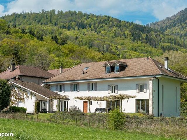 Propriété 9 pièces 379 m²