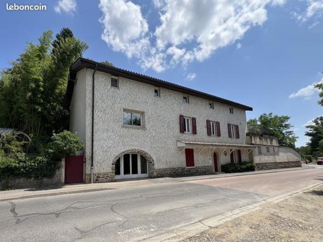Propriété 9 pièces 372 m²