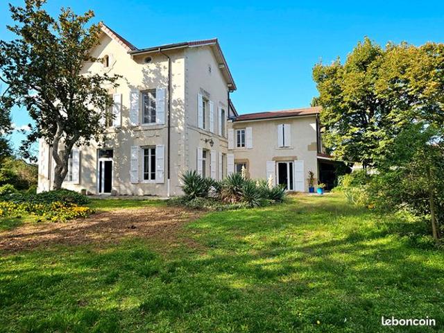 Propriété 9 pièces 386 m²