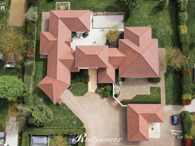Propriété 9 pièces 387 m²