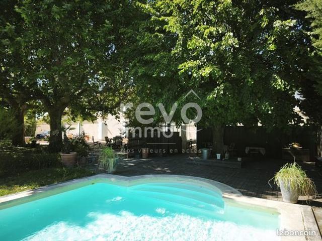 Propriété 9 pièces 380 m²