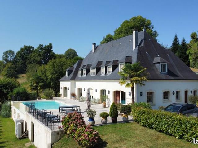 Propriété 9 pièces 396 m²