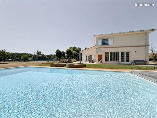 Propriété 9 pièces 418 m²