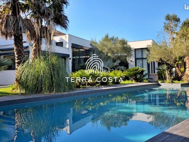 Propriété 9 pièces 590 m²