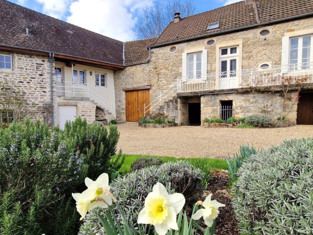 Maison de vigneron composée de deux habitations et dépendances