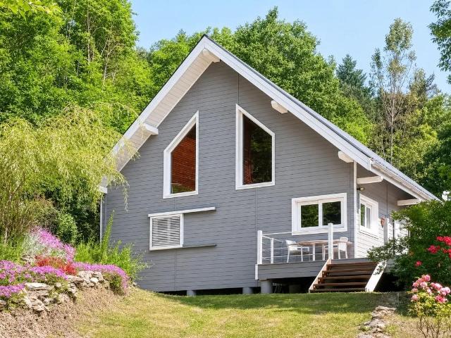 Propriété composée d'une maison principale et un gîte pour 8. 176m² Saint Jean du Bruel