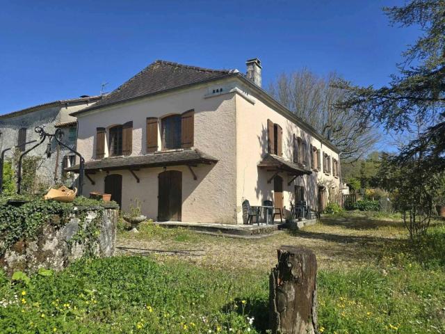 Propriété comprenant 2 maisons au calme