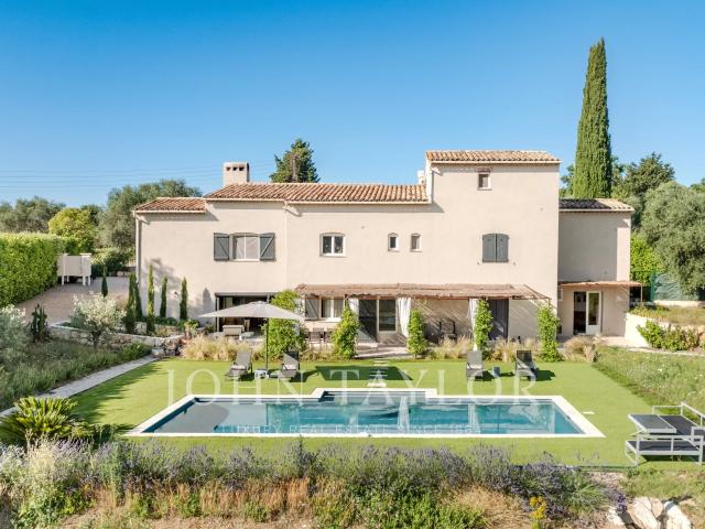 Villa avec vue panoramique, au calme et à pied des commerces