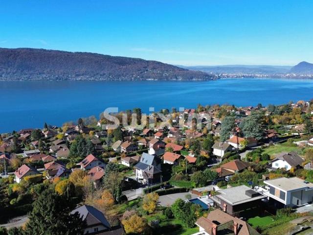 PROPRIÉTÉ CONFIDENTIELLE AVEC VUE LAC
