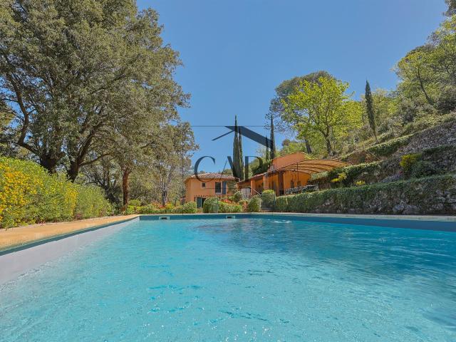 Propriété confidentielle avec piscine sur 3,7 hectares à Aix. 300m² Aix en Provence
