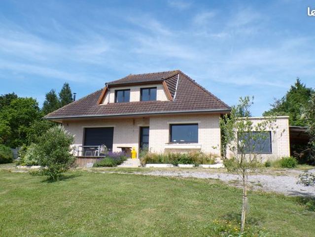 Propriété construite vers 1970, située en hauteur dans un emplacement privilégié offrant une magnifique vue panoramique sur le village