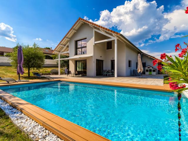 Propriété contemporaine Vue dégagée Piscine Art de viv