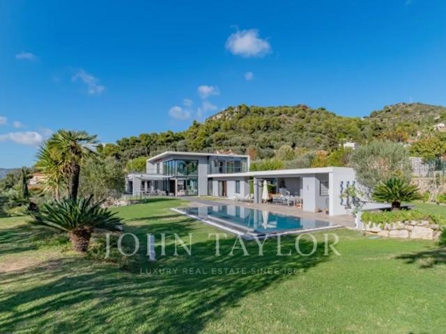 PROPRIETE CONTEMPORAINE AU PANORAMA UNIQUE