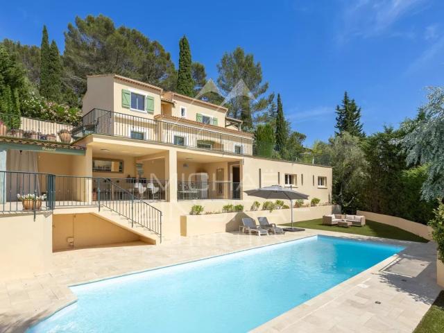 Propriété contemporaine avec vue dégagée