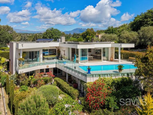 Propriété contemporaine avec vue mer dans un environnement calme proche du village