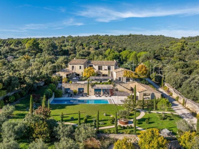 Propriété contemporaine avec vues panoramiques sur le Lubero. 531m² Gordes