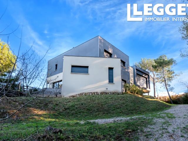 Propriété d’architecte avec 3 unités indépendantes, piscine et terrain à Durban Corbières