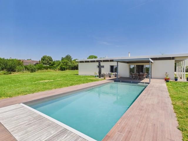 Propriété contemporaine de 4 chambres avec piscine et effica. 145m² Salignac Eyvigues