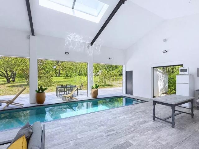 Propriété contemporaine d'exception avec 3 gîtes 250m² Régusse