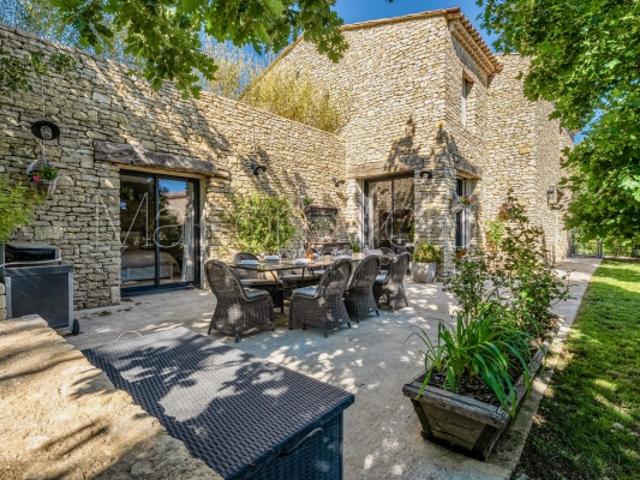 Propriété contemporaine en pierre traditionnelle de Gordes