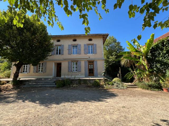 Propriété Caussade Belle bâtisse de 310 m² sur plus d'un hectare