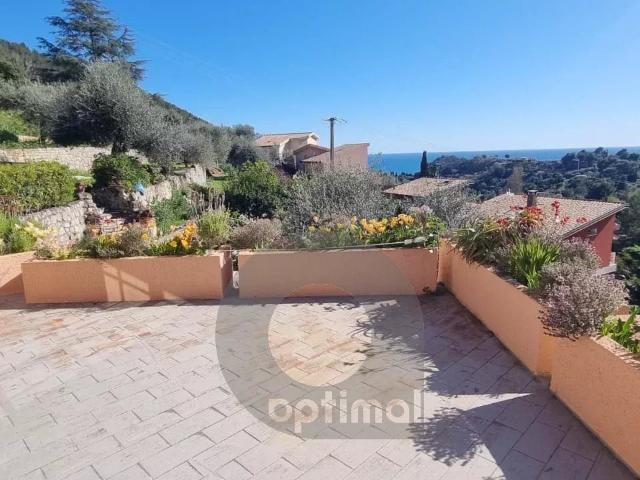 Propriété CASTELLAR villa 188 m² bassin terrain vue mer 188m² Menton