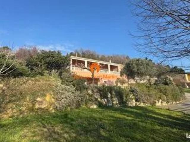 Propriete a 5 mins des commodités avec vue sur la vallée