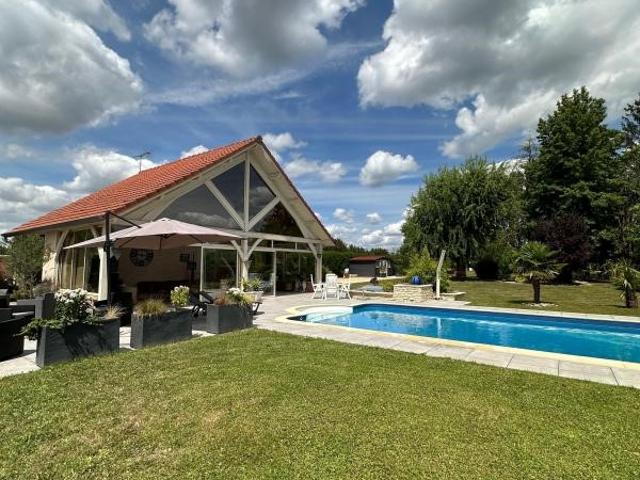 Propriété d'exception de 207m² avec piscine