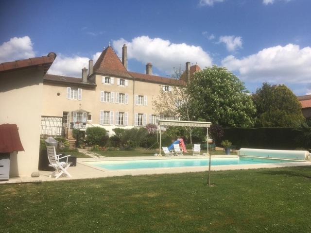 Propriété à vendre 14 pièces à LA ROCHE VINEUSE