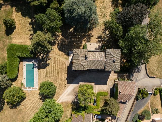 Propriete à vendre 14 pièces proche de MACON 71 680m² Mâcon