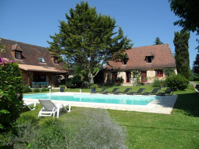 Propriete à vendre 15 pièces LA DOUZE 24