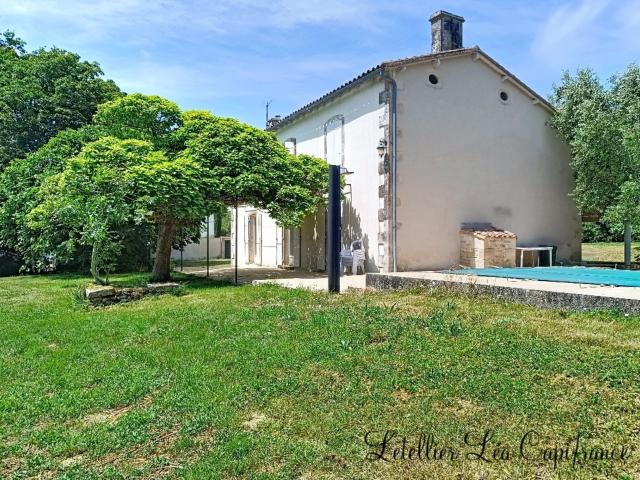 Propriété à vendre 5 pièces 188m² Prailles