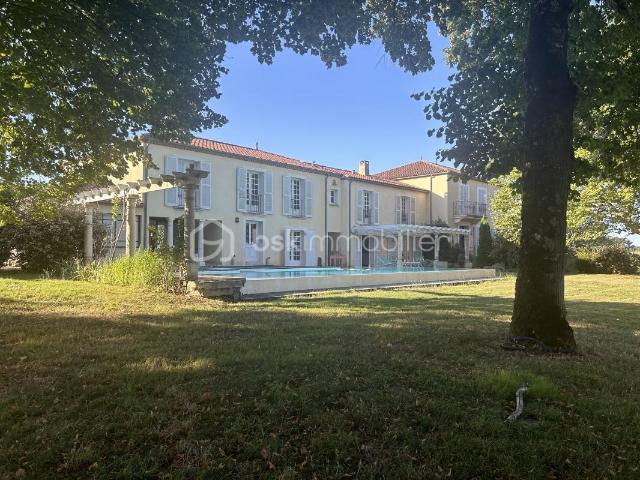 SUPERBE PROPRIÉTÉ TERRAIN PISCINE GARAGES MOULIN PIGEON