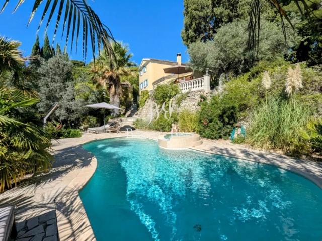 Propriété à vendre à Draguignan sur 13.000m²
