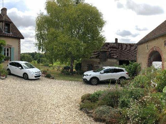 Propriété à vendre à La Celle Saint Cyr 89116
