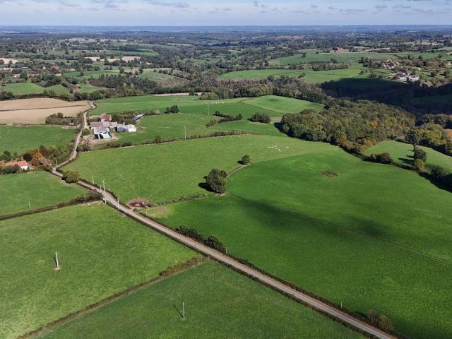 Propriété à vendre – Ancienne seigneurie avec 45 hectares at. 167m² La Châtre