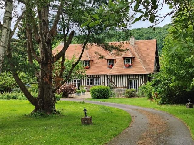Propriété à vendre avec une maison de 157 M2 et une annexe a. 190m² Blangy le Château