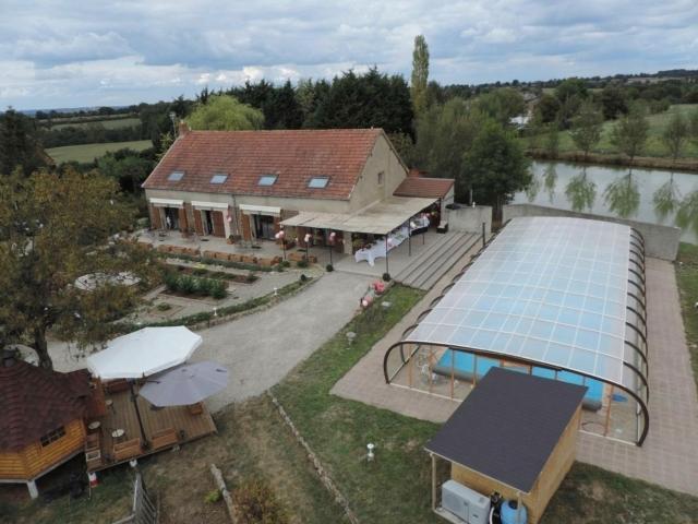 Propriété à vendre SAINT HILAIRE allier comprenant une maison et un gite sur un parc de 23433 m²