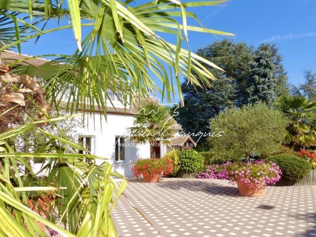 Propriété à vendre proche de CHATEAUNEUF SUR LOIRE 1 hecta. 394m² Châteauneuf sur Loire