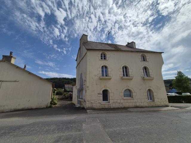 Propriété à finaliser Deux maisons en pierre Centre bou