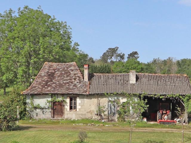 Propriété à la campagne, 29 hectares, lac, verger et source