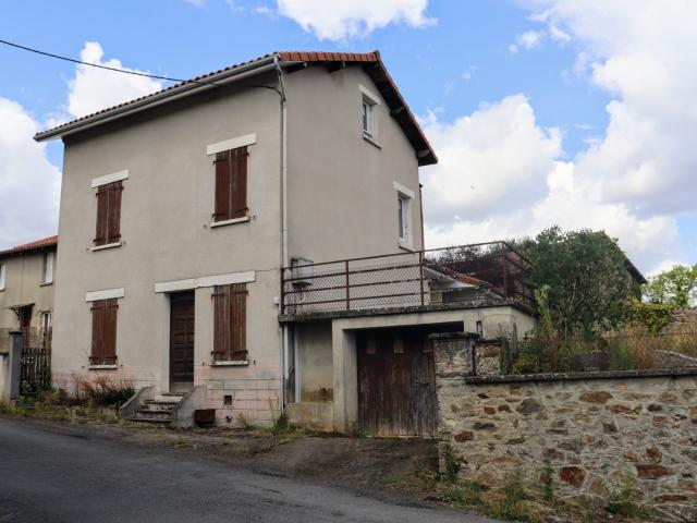 Propriété à rénover à Saint Yrieix sous aixe