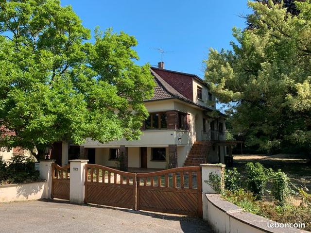 PROPRIETE A RENOVER sur 22 ares. DEUX Maisons + Dépendances