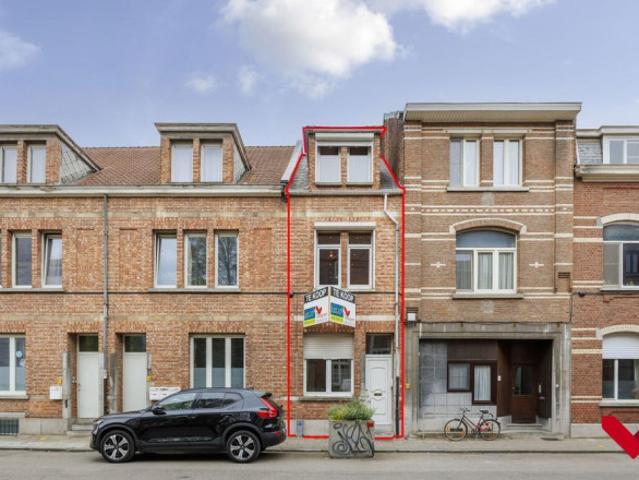 Propriété à revenus avec 3 studios !