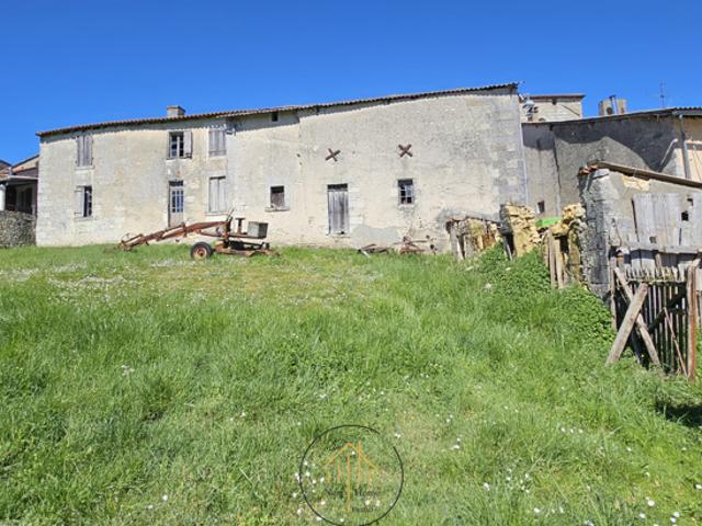 Propriété Ancienne à Rénover avec Caractère